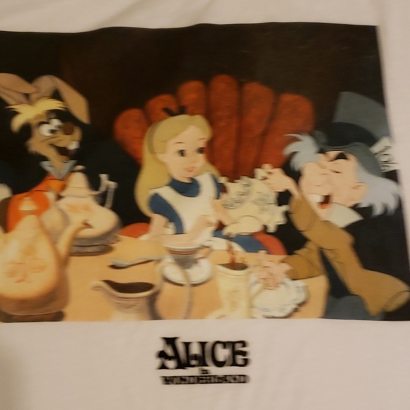 Alice in  Wonderland tee size M - Picture 2 of 4